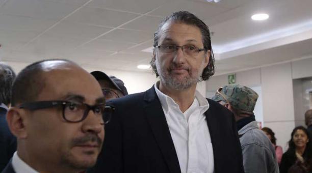 El periodista Martín Pallares acudió a la audiencia que se sigue en su contra. Foto: Alfredo Lagla / ÚN