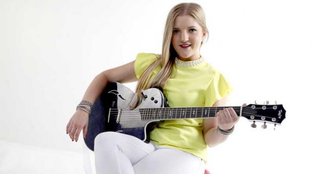 La artista, de 21 años, debuta en el mundo de la música con este sencillo. Foto: Pavel Calahorrano / ÚN