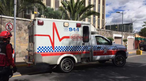 Una ambulancia del 911 atendió a una niña herida porque le cayó un árbol encima. Foto: Eduardo Terán / ÚN