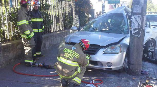 El accidente se produjo en el norte de Quito, en la avenida Eloy Alfaro y Capitán Ramón Borja. Foto: Cortesía Cuerpo de Bomberos de Quito