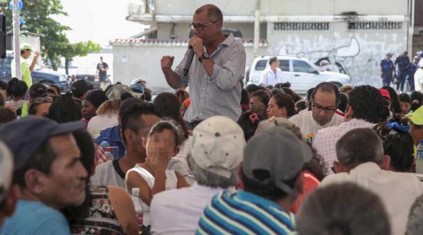 Glas estuvo con militantes del Guayas, el sábado. Foto: Enrique Pesántez / ÚN