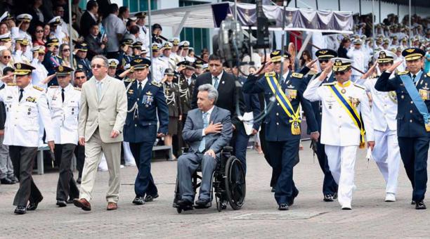 El presidente Lenín Moreno presenció la ceremonia por el septuagésimo sexto aniversario del Combate Naval de Jambelí y Glorias Navales. Foto: Enrique Pesantes / ÚN