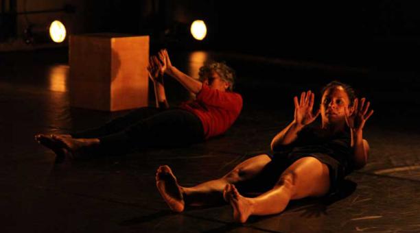 La obra ‘Máxima’ es dirigida por el bailarín Óscar Santana. En esta pieza se explora las posibilidades que hay en el  movimiento. Foto: Archivo / ÚN