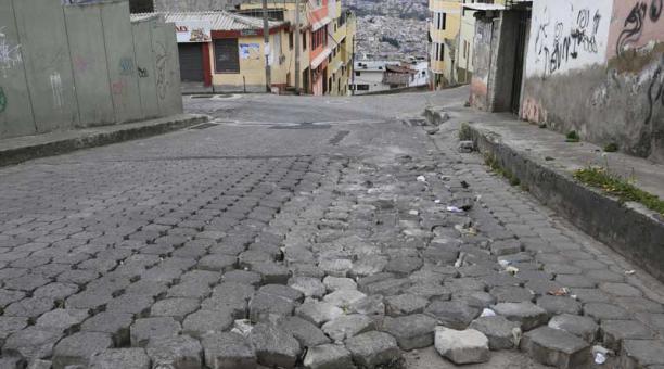 El mal estado de las calles principales de Toctiuco es un problema para el lugar. Foto: Alfredo Lagla/ÚN