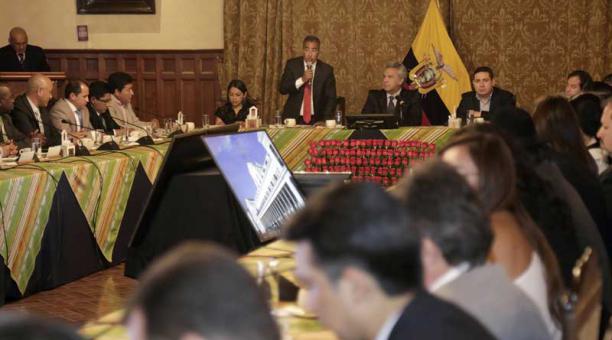 El presidente Lenín Moreno en reunión con los integrantes del Consejo Nacional de Gobiernos Parroquiales Rurales del Ecuador (Conagopare) en Quito. Foto: Cortesía