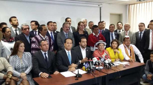 Los 63 legisladores de oposición ratifican la presentación de un nuevo juicio político en contra de Jorge Glas. Foto: ÚN