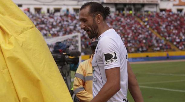 Hernán Barcos fue suspendido por cuatro fechas por expulsiòn, demora en salir del estadio y declaraciones sobre Omar Ponce. Foto: API