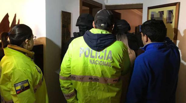 La Fiscalía dice que contó con la cooperación de la Unidad Especializada en Delitos contra la Administración Pública, Grupo de Intervención y Rescate (GIR) y Unidad de Criminalística de la Policía Nacional. Foto: Twitter @FiscaliaEcuador