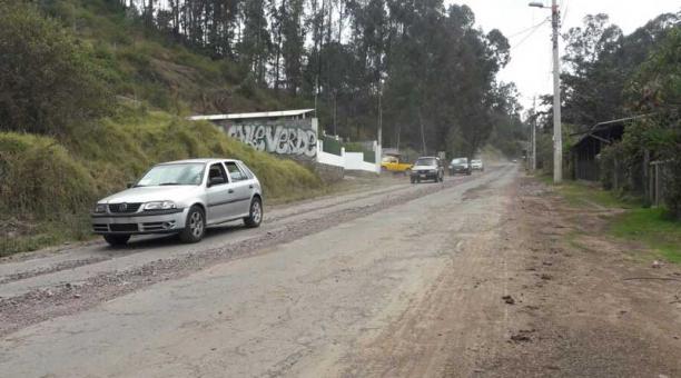 Los carros que van a La Merced tienen que ir con bastante cuidado. Foto: Andrés García / ÚN