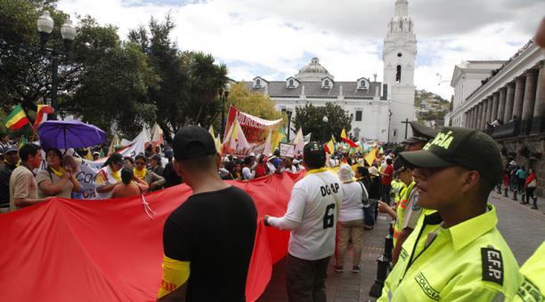 Marcha de las prefecturas llegó al Palacio de Carondelet, centro de Quito. Foto: Galo Paguay / ÚN