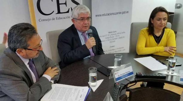 Las autoridades del CES, Ceaaces y Senescyt se reunieron ayer, en Quito. Foto: Cortesía CES
