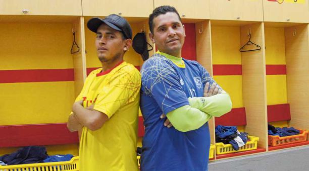 Marco Narváez y Edwin Bravo andan de arriba para abajo en los partidos, en las concentraciones y entrenamientos. Foto: David Paredes / ÚN