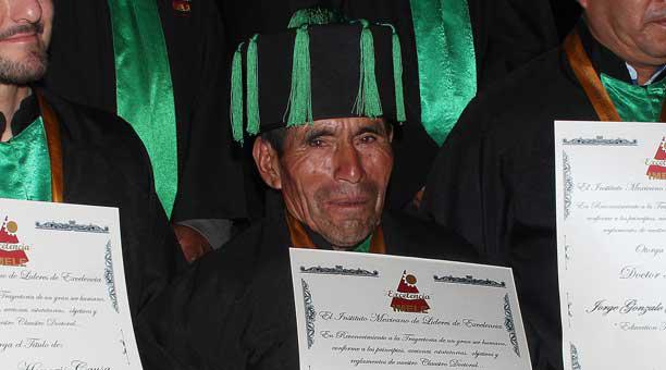 Baltazar Uscha, el úiltimo hielero del Chimborazo, recibió este 13 de noviembre de 2017 un doctorado honoris causa. Foto: Raúl Díaz para EL COMERCIO.
