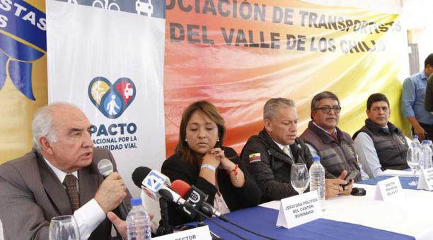 Tres operadoras de Quito circulan sin permisos en Rumiñahui según transportistas del sector. Foto: Eduardo Terán / ÚN