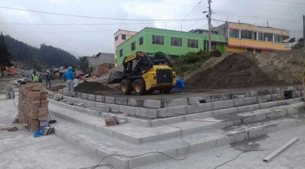 Las obras son ejecutadas por el Municipio de Quito que trabaja en conjunto con la  Empresa Pública Metropolitana de Hábitat y Vivienda (EPMHV). Foto: ÚN