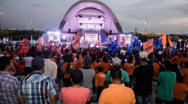 En la Concha Acústica, del parque Samanes de Guayaquil, se realizó un evento proselitista, ayer. Foto: Enrique Pesántez / ÚN