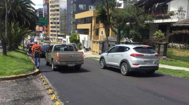 Un tramo de la Avenida Eloy Alfaro ya tiene nuevo pavimento. Foto: Paúl Rivas / ÚN