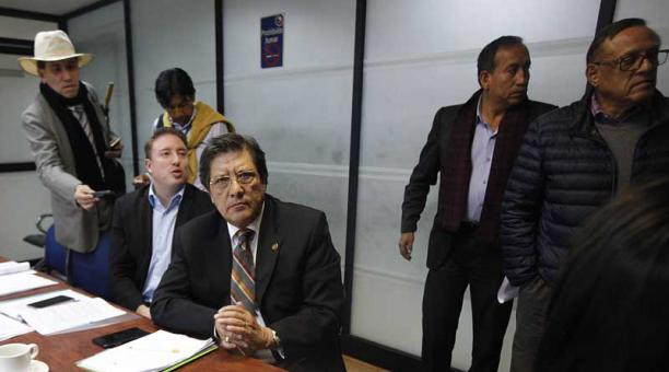Comision de Mesa trata el pedido de remocion del Alcalde, la reunion fue sin acceso a la prensa. Foto: Vicente Costales / ÚN