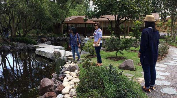 Las personas visitaron ayer las instalaciones del Jardín Japonés. Foto: Paola Gavilanes/ ÚN