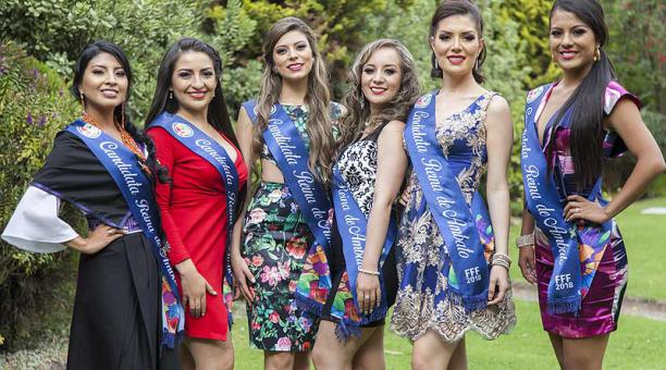 Seis guapas ambateñas promocionan  39 eventos que se realizarán en la Fiesta de la Fruta y de las Flores. Foto: Armando Prado / ÚN