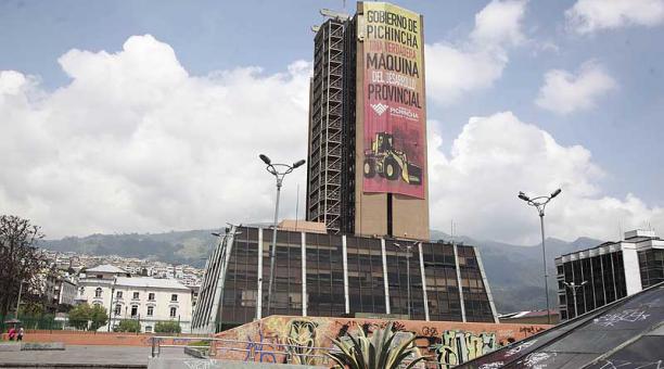 Esta es la fachada de la sede de la Prefectura de Pichincha, en el centro norte del Distrito. Foto: Paúl Rivas Bravo / ÚN