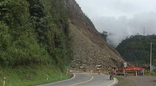 60 000 m3 de rocas, lodo y maleza cayeron. Foto: cortesía gobierno de la Provincia de Pichincha