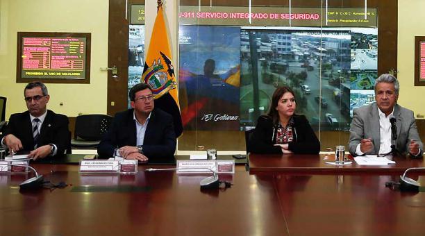 En el CU 911, Lenín Moreno se reunió con ministros de Estado. Foto: EFE