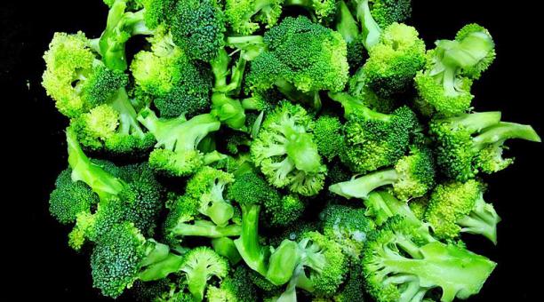El brócoli es una verdura antioxidante que tiene ácido fólico, vitaminas K, A y C, calcio, hierro y zinc. Foto: Pxhere