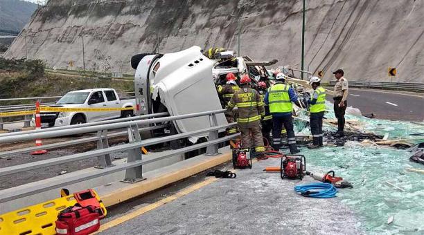 El accidente ocurrió en el sector Guayllabamba. Foto: Twitter Bomberos Quito