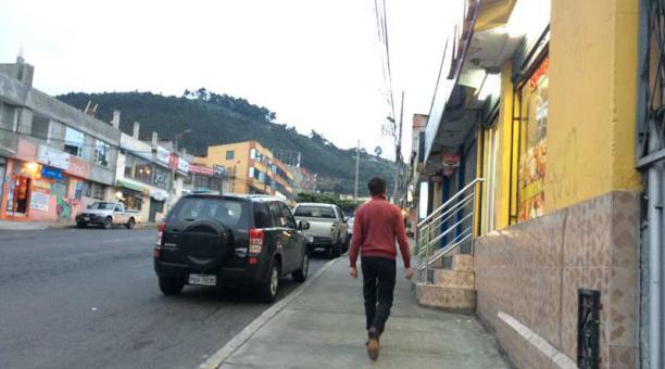 Casi al final de la calle Machala abundan las tiendas y panaderías. Foto: Andrea Medina / ÚN