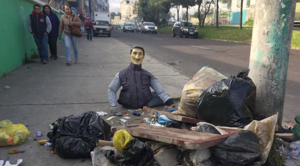 La basura es un problema cerca de la calle de Los Eucaliptos, en el norte de Quito. Foto: Eduardo Terán / ÚN