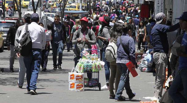 Las ventas informales abundan en las calles de la ciudad. Los operativos se mantendrán indefinidamente. Foto: archivo / ÚN