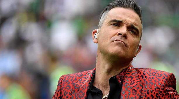 Durante su presentación en la inauguración del Mundial, Robbie Williams levantó su dedo medio. Foto: AFP