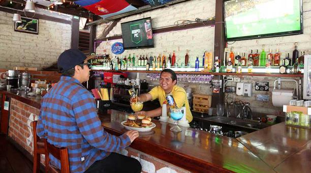 Los locales ofrecen promociones por el mundial. En la imagen el Bar BBQ & Co. Foto: Julio Estrella / ÚN
