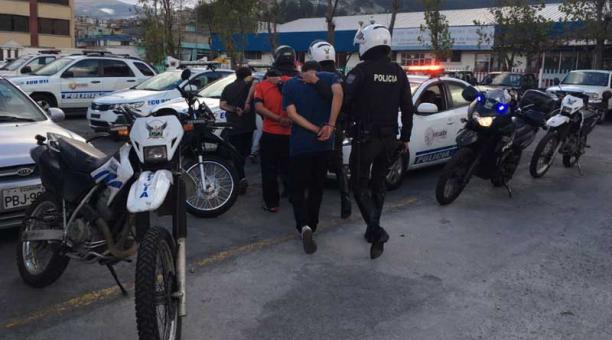 Los sospechosos fueron detenidos en la av. Maldonado y Calceta, sector de San Bartolo. Foto: ÚN