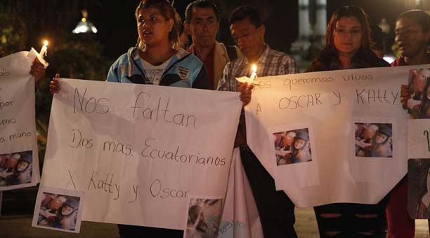 Familiares de Óscar y Katty participaron en vigilias en la Plaza Grande. Foto: archivo ÚN