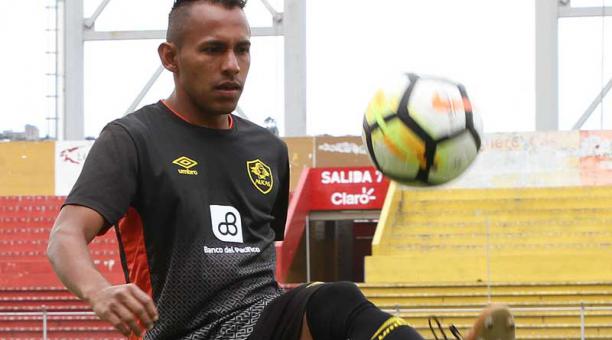Enson Rodríguez ya tiene 178 minutos con la camiseta del Aucas. Debutó con triunfo 3-1 ante el Independiente del Valle. Foto: David Paredes / ÚN