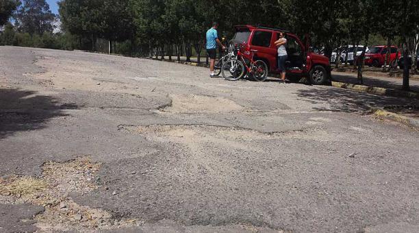 Así luce el asfalto del primer estacionamiento del Parque Metropolitano. Foto: Ana María Carvajal / ÚN