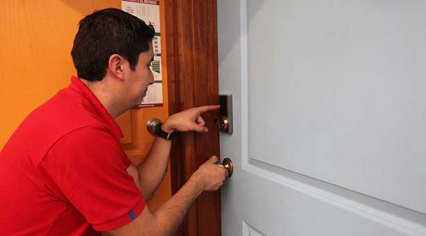 Este tipo de cerradura le permitirá añadirle más seguridad a su hogar mediante el acceso por código. Foto: Julio Estrella / ÚN