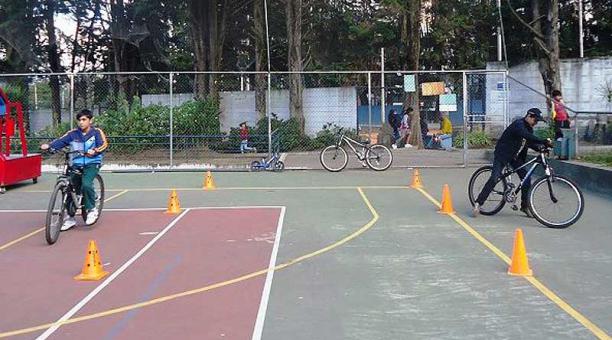 Chicos de 12 a 17 años podrán aprender a manejar bicicleta en el Centro Deportivo de Iñaquito. Foto: cortesía Municipio de Quito