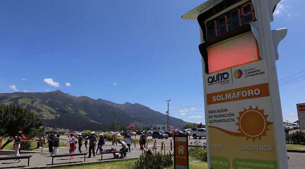 El domingo 5 de agosto del 2018, en Quito se registró un intenso calor. En los parques la gente se protegía del sol con gorras. Foto: Vicente Costales / ÚN