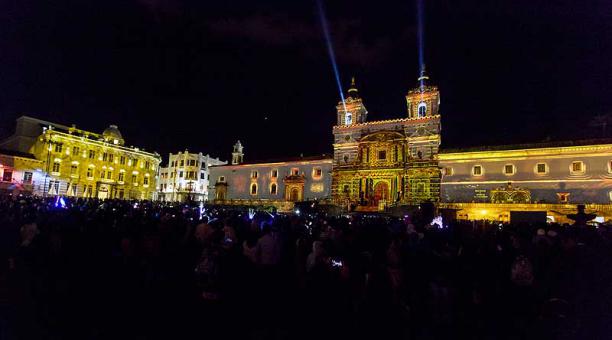 Debido a la Fiesta de la Luz, el ingreso de vehículos al Centro Histórico de Quito se restringe en un perímetro establecido. Foto: Armando Prado / ÚN