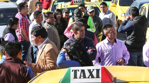 El pasado jueves,16 de agosto del 2018,los taxistas protestaron en las afueras de la casa del Alcalde de Quito. Foto: Archivo / ÚN