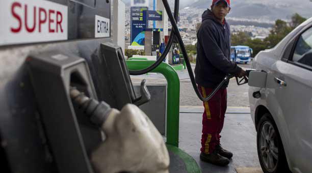 El galón de gasolina súper pasará de USD 2,10 a USD 2,98. Foto: Archivo / ÚN