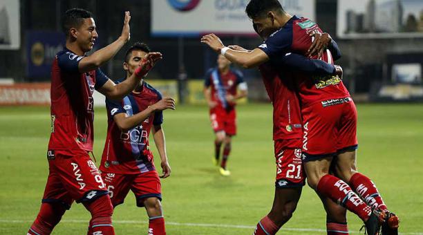 Los jugadores de El Nacional celebran el triunfo de anoche ante el Cuenca. Foto: API para ÚN