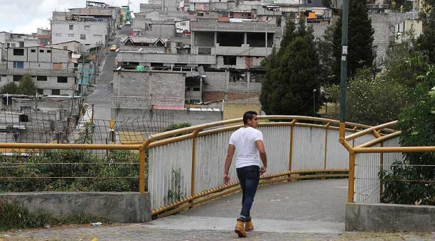 Los moradores dicen que los malhechores se ocultan debajo del puente. Foto: Eduardo Terán / ÚN