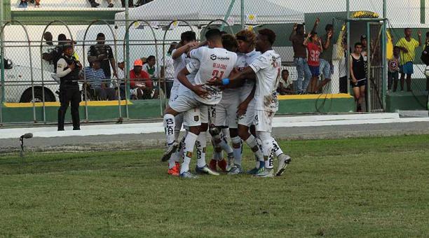 Los futbolistas del Deportivo Cuenca festejan un gol en el torneo. Foto: Twitter Deportivo Cuenca