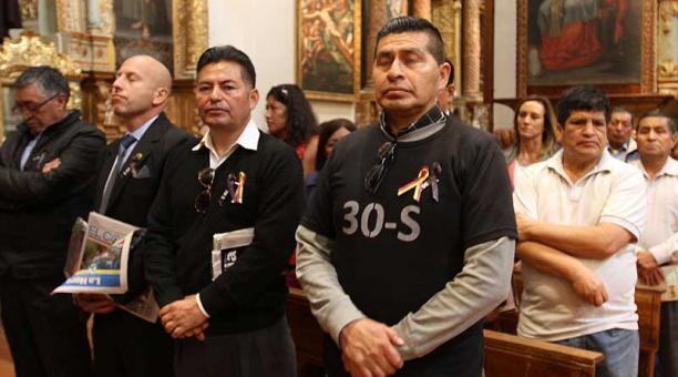 Los procesados y sus familiares lucieron listones y camisetas negras. Foto: Eduardo Terán / ÚN