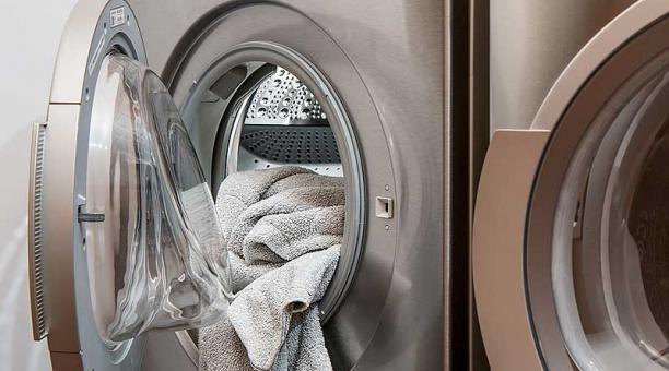 Imagen referencial. El ciclo de lavado no garantiza la eliminación de gérmenes y bacterias en las prendas de vestir. Foto: Pixabay