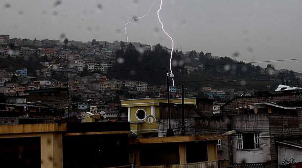 En Quito ya se han vivido tormentas eléctricas desde la anterior semana. Foto: ÚN